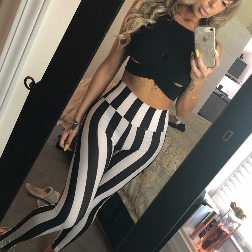 Fashion nova high waist black white leggings Small - Picture 3 of 5